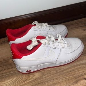 Nike Air Force 1 | white with red bottoms